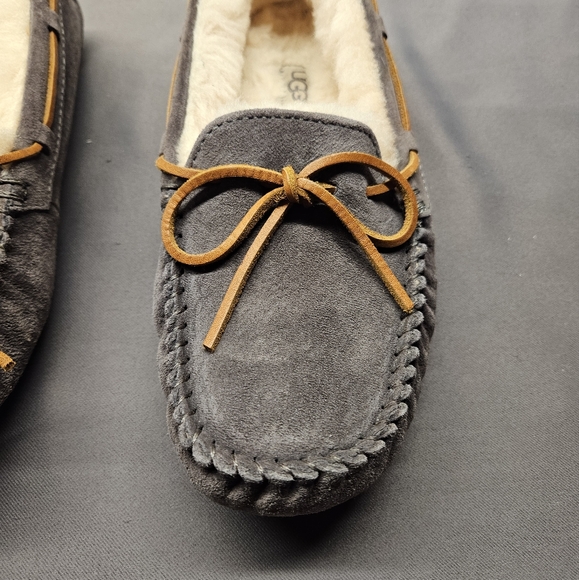 UGG Dakota Moccasins Sheepskin Slippers Women’s Size 8 / EUR 6.5 - Picture 5 of 8